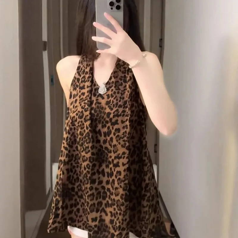 Leopard Print Camisole Tank Top for Women Sleeveless V Neck Short Casual Summer Top Loose Fit Lightweight Chiffon Blouse
Leopard Print Camisole Tank Top for Women Sleeveless V Neck Short Casual Summer Top Loose Fit Lightweight Chiffon Blouse