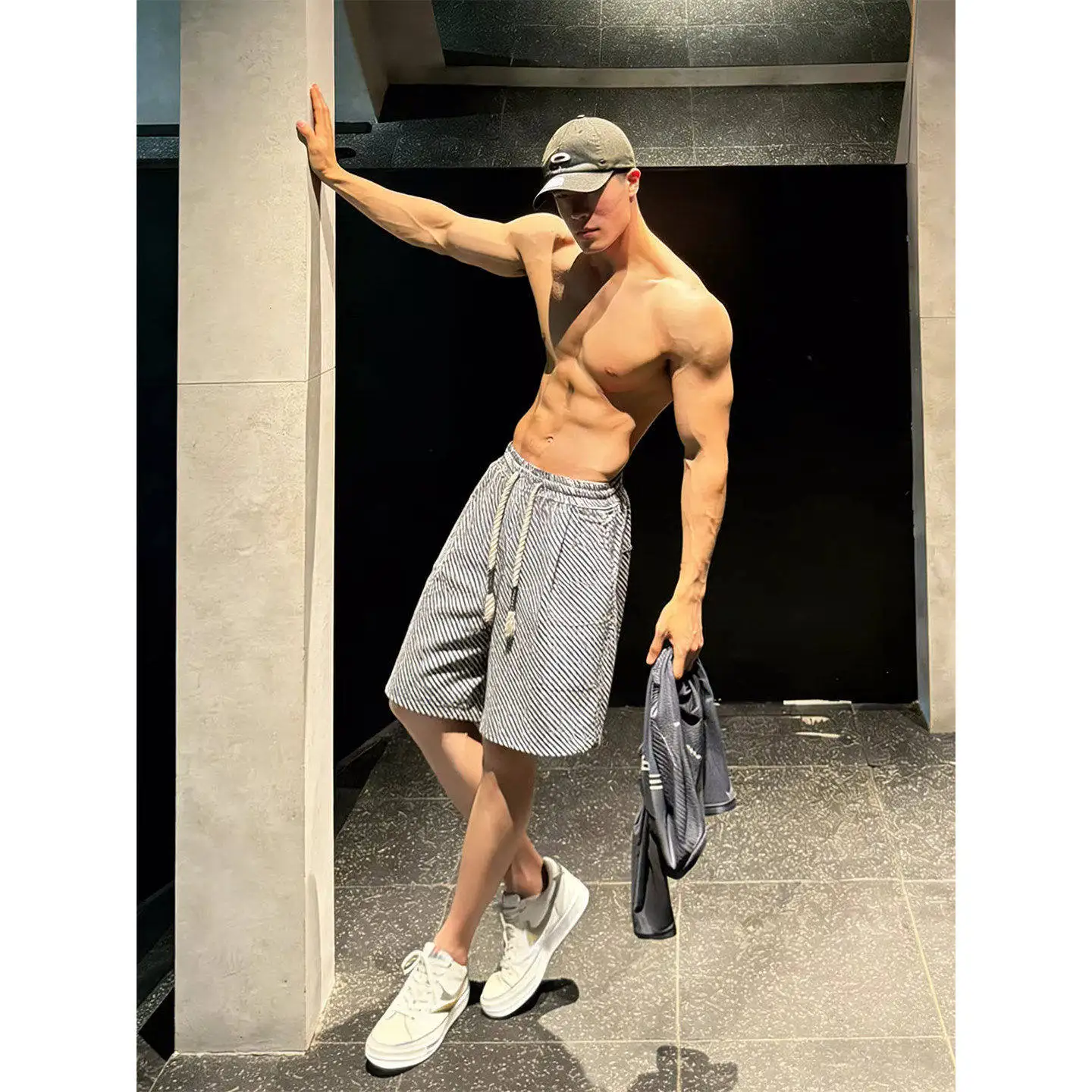 Cleanfit Men's Sporty Straight Leg Casual Pants White Zebra Print Shorts Five-Quarter Length Summer High-End Drape Mid-Waist
Cleanfit Men's Sporty Straight Leg Casual Pants White Zebra Print Shorts Five-Quarter Length Summer High-End Drape Mid-Waist