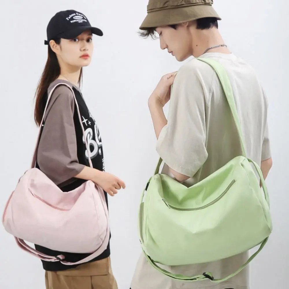 Trendy Large Capacity Travel Duffle Bag Handheld Waterproof Travel Luggage Bag Sports Business Trip Messenger Bag Male
Trendy Large Capacity Travel Duffle Bag Handheld Waterproof Travel Luggage Bag Sports Business Trip Messenger Bag Male