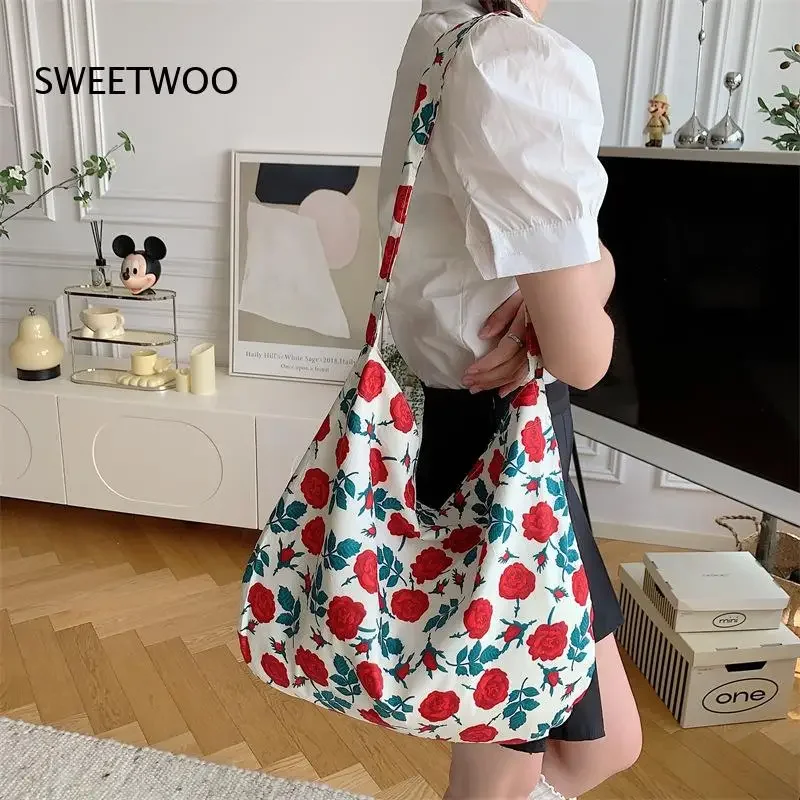 2026 New Cute Floral Pattern Canvas Crossbody Bag with Spacious Interior for Students and Casual Outings
2026 New Cute Floral Pattern Canvas Crossbody Bag with Spacious Interior for Students and Casual Outings