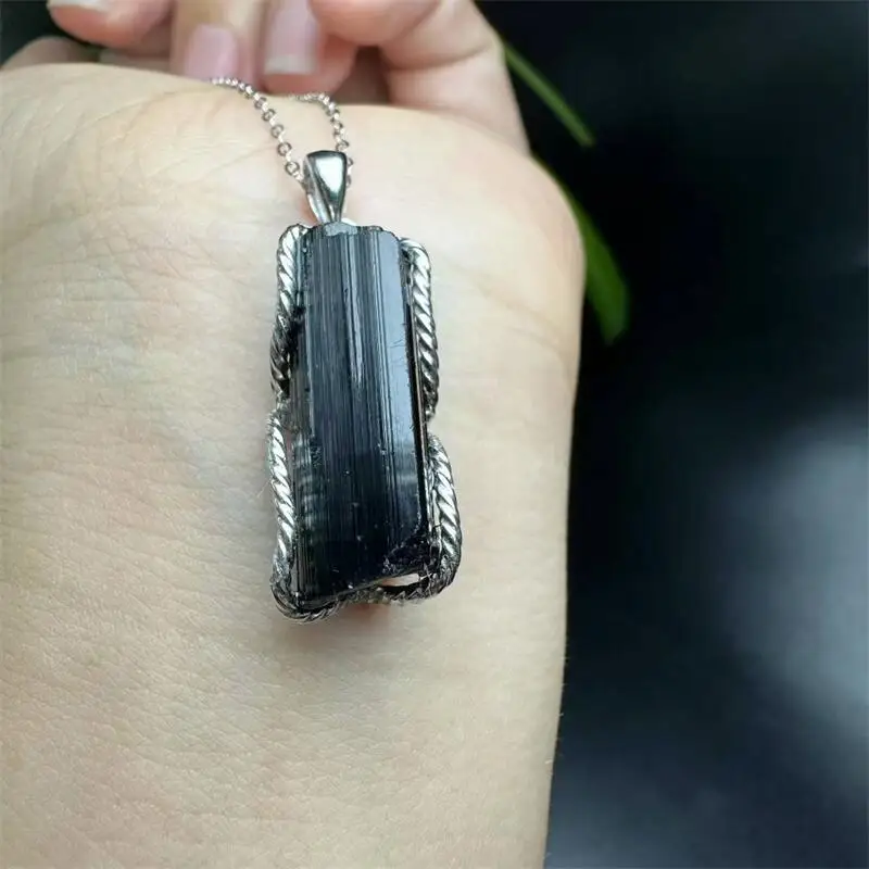 S925 натуральный черный турмалин произвольной формы кулон целебный драгоценный камень украшение для дома и комнаты Рождественский подарок 1 шт.
S925 натуральный черный турмалин произвольной формы кулон целебный драгоценный камень украшение для дома и комнаты Рождественский подарок 1 шт.