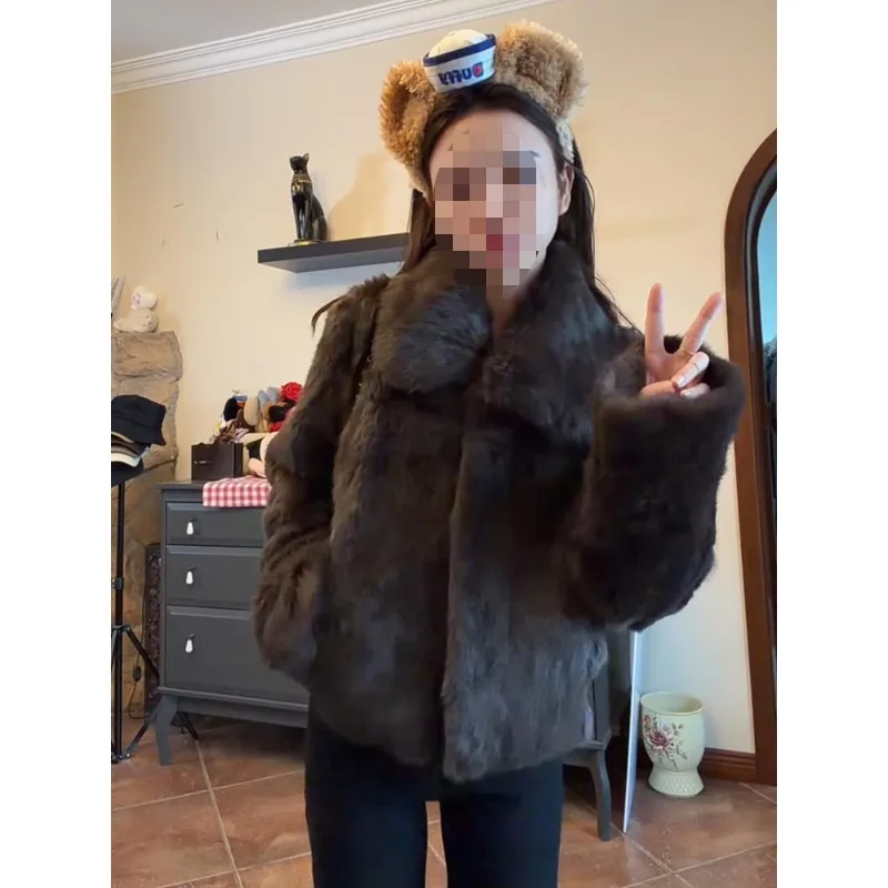 Пушистая куртка из экологичного кроличьего меха, модный утолщенный плюшевый топ для молодежи.
Пушистая куртка из экологичного кроличьего меха, модный утолщенный плюшевый топ для молодежи.