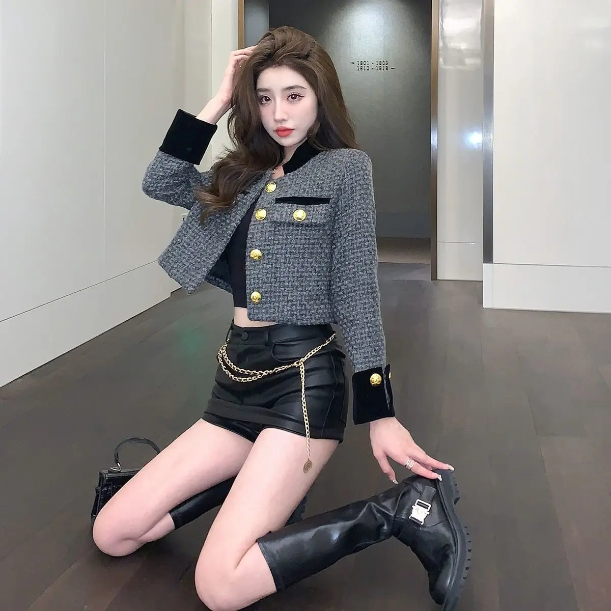 Elegant Single Breasted Crop Jacket Women Korean Fashion Round Neck Tweed Coat Female Pockets Chic Short New Tops 2023 E16
Elegant Single Breasted Crop Jacket Women Korean Fashion Round Neck Tweed Coat Female Pockets Chic Short New Tops 2023 E16