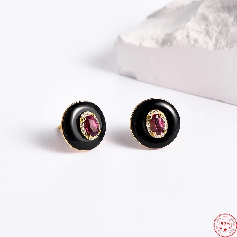 S925 Sterling Silver Stud Earring for Women Inlaid Black Agate Garnet Round Gilded Ear Studs Fashion Punk Jewelry Wholesale
S925 Sterling Silver Stud Earring for Women Inlaid Black Agate Garnet Round Gilded Ear Studs Fashion Punk Jewelry Wholesale