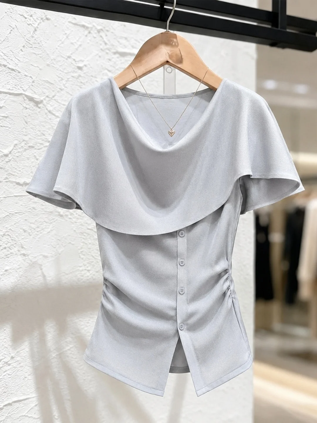Chic Commute Women's T-Shirt Slimming Korean Style Straight Cut Short Sleeve Pure Color Fashionable Ageless Design Sensation
Chic Commute Women's T-Shirt Slimming Korean Style Straight Cut Short Sleeve Pure Color Fashionable Ageless Design Sensation