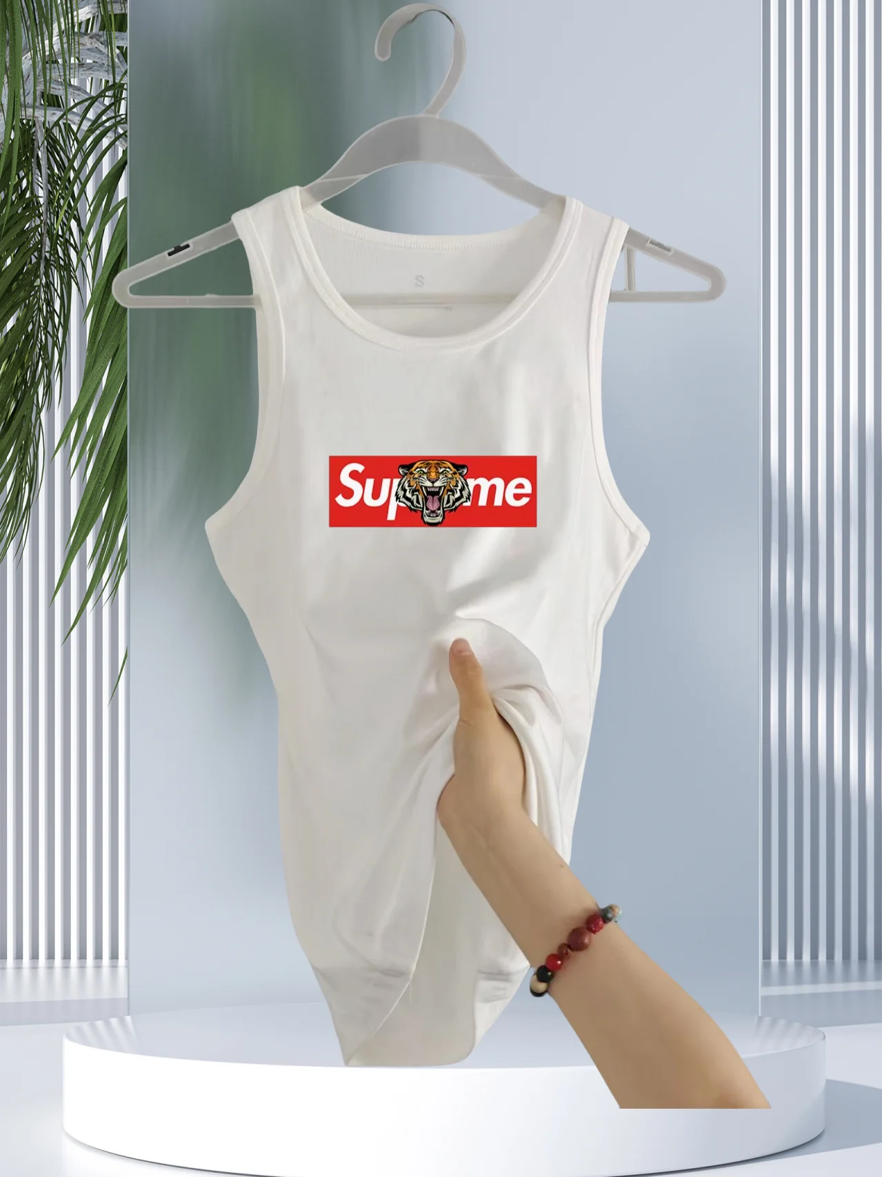 25 Brand New Women's Round Neck Summer New Sleeveless Women's Slim Fit Fashionable Casual Elastic Brand Printed Tank Top
25 Brand New Women's Round Neck Summer New Sleeveless Women's Slim Fit Fashionable Casual Elastic Brand Printed Tank Top