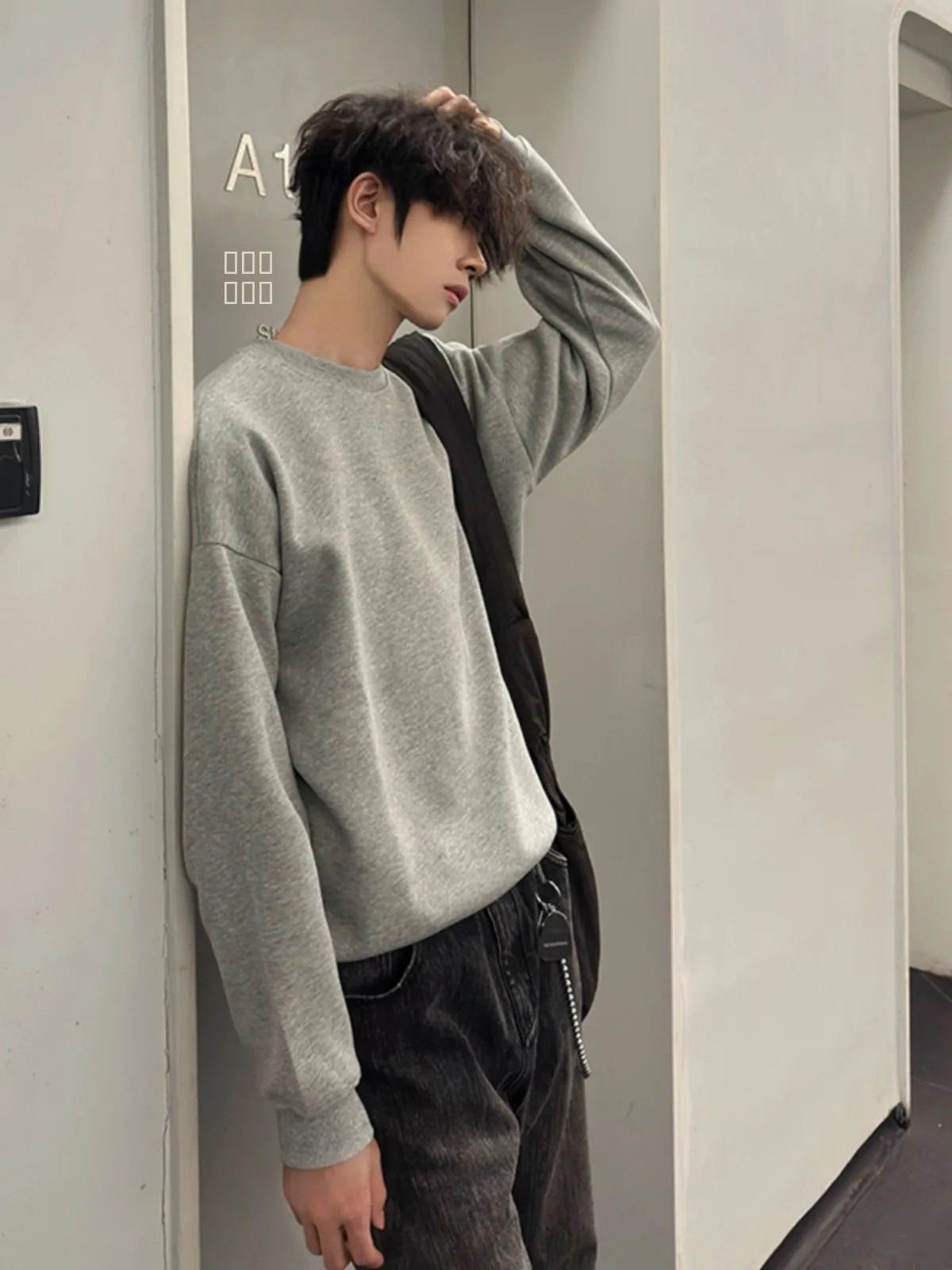 Light Grey Heavyweight round Neck Sweatshirt for Men Trendy Cool Base Layer Shirt Cleanfit Hoodie Autumn Season Casual Wear
Light Grey Heavyweight round Neck Sweatshirt for Men Trendy Cool Base Layer Shirt Cleanfit Hoodie Autumn Season Casual Wear