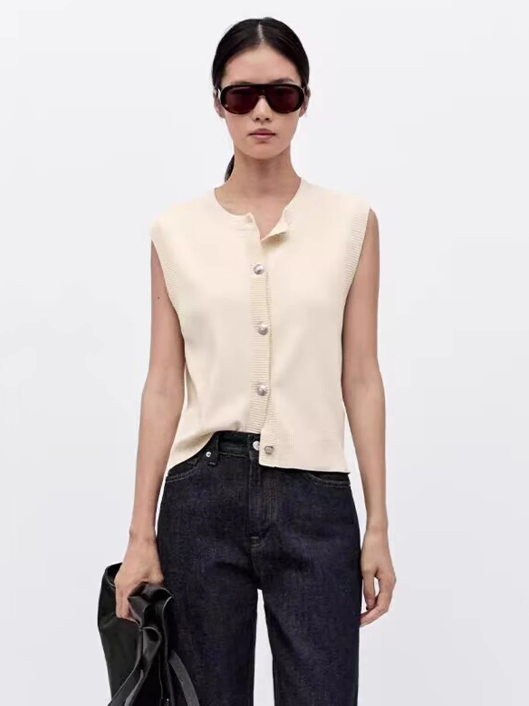 Женский вязаный жилет-кардиган MD, повседневный, круглый вырез, новинка ранней осени, простой, в стиле Old Money, для повседневной носки, вязаная одежда
Женский вязаный жилет-кардиган MD, повседневный, круглый вырез, новинка ранней осени, простой, в стиле Old Money, для повседневной носки, вязаная одежда