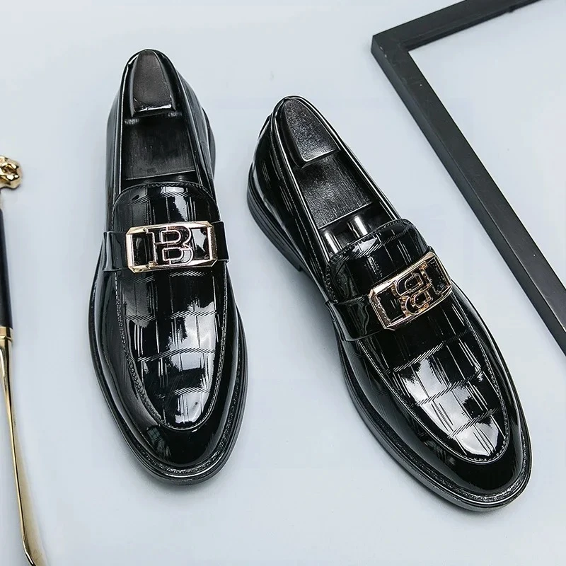 Luxury Men's Dress Shoes Designer New Pointed Metal Decoration Loafers Shoes for Men Formal Wedding Prom Shoes Men Leather Shoe
Luxury Men's Dress Shoes Designer New Pointed Metal Decoration Loafers Shoes for Men Formal Wedding Prom Shoes Men Leather Shoe