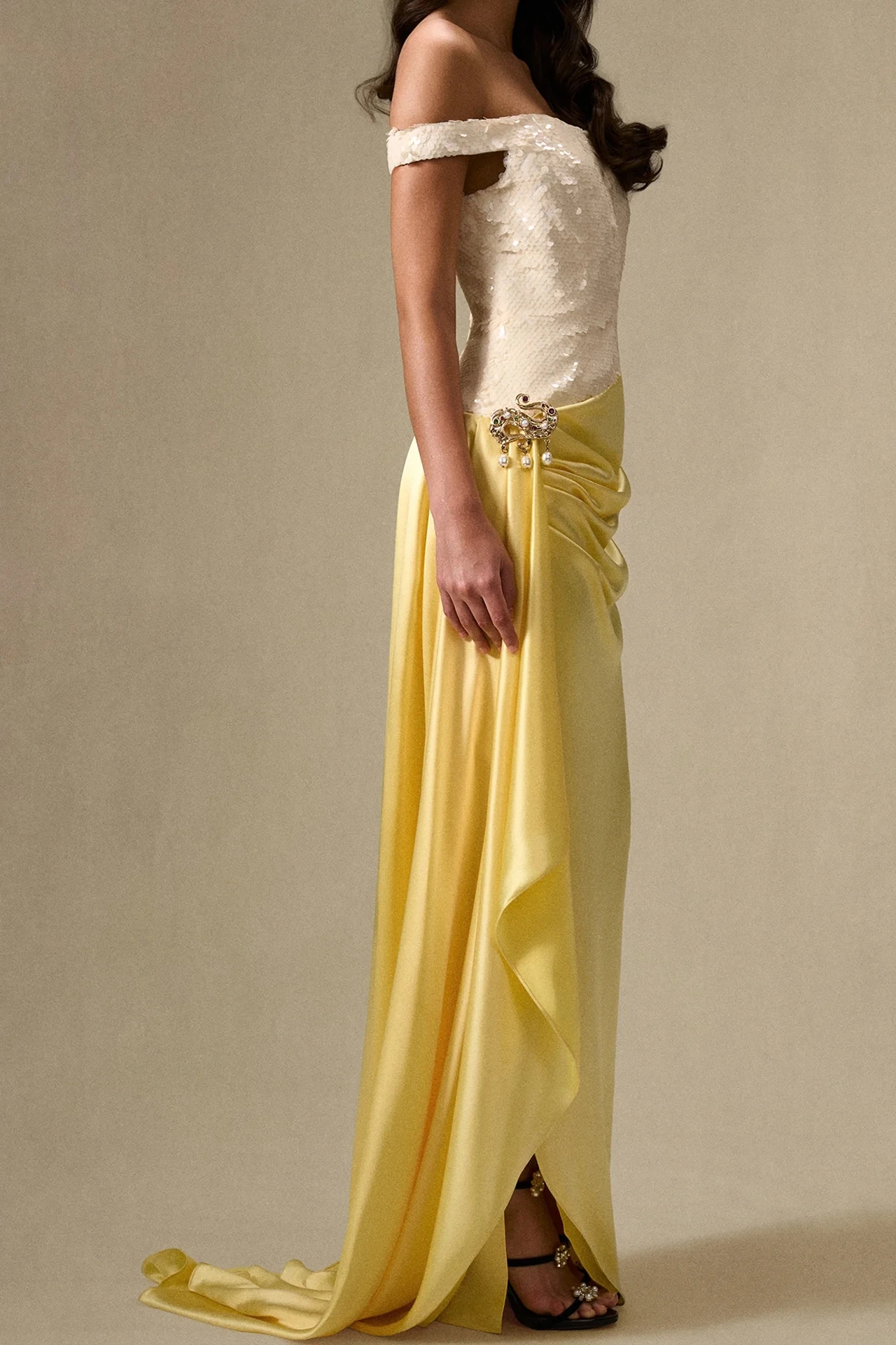 Customized Fashion Contrast Color A-line Floor Length Evening Dress Off The Shoulder with Pearls Prom Gowns Back Zipper Dress
Customized Fashion Contrast Color A-line Floor Length Evening Dress Off The Shoulder with Pearls Prom Gowns Back Zipper Dress