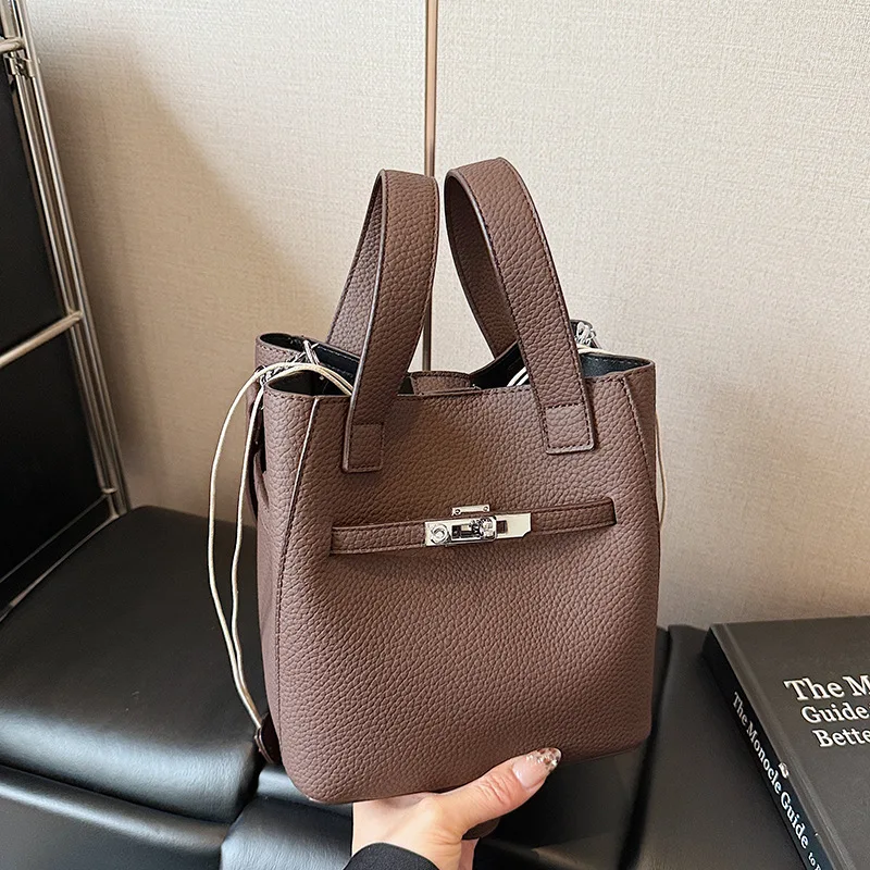 Soft Leather Floral Emed Buet Bag Luxury Retro Commuter Single oulder Crossbody Bag Simple Mother-Child Handbag
Soft Leather Floral Emed Buet Bag Luxury Retro Commuter Single oulder Crossbody Bag Simple Mother-Child Handbag