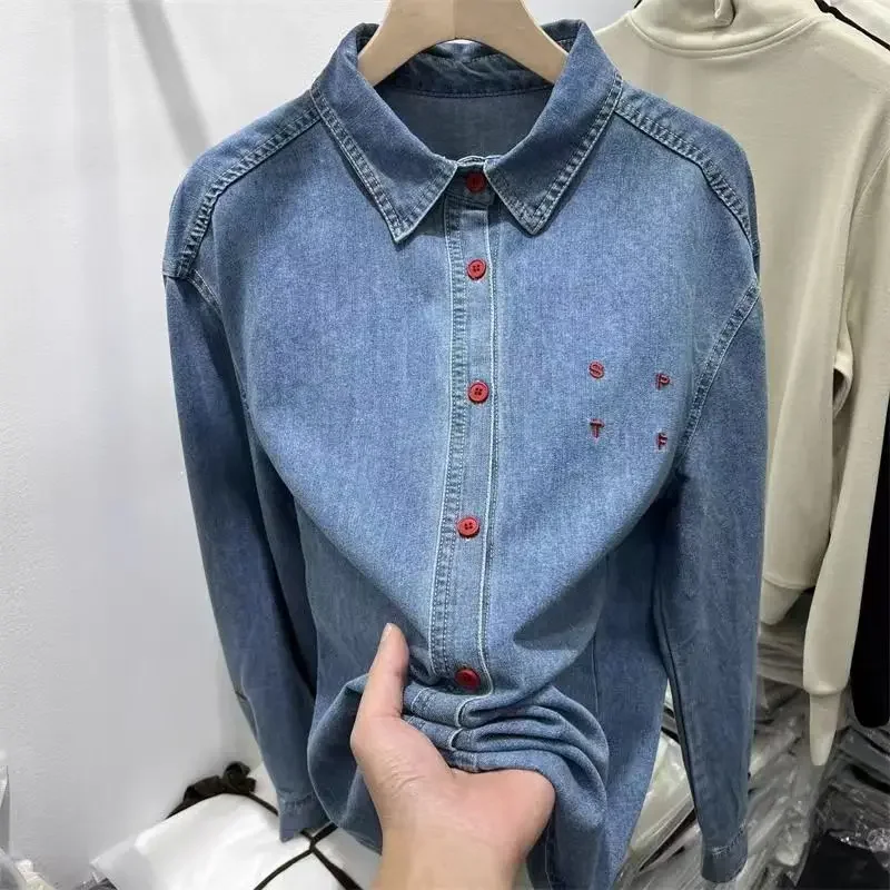 2025 Spring Autumn New Solid Color Letter Embroidery Polo-Neck Button Fashion Loose Commuter Long Sleeve Denim Shirt Coats XY123
2025 Spring Autumn New Solid Color Letter Embroidery Polo-Neck Button Fashion Loose Commuter Long Sleeve Denim Shirt Coats XY123