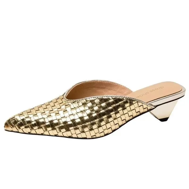 Женские летние уличные тапочки на среднем каблуке с золотым тканым носком 4 см, туфли Mueller с острым носком, тапочки Леди
Женские летние уличные тапочки на среднем каблуке с золотым тканым носком 4 см, туфли Mueller с острым носком, тапочки Леди