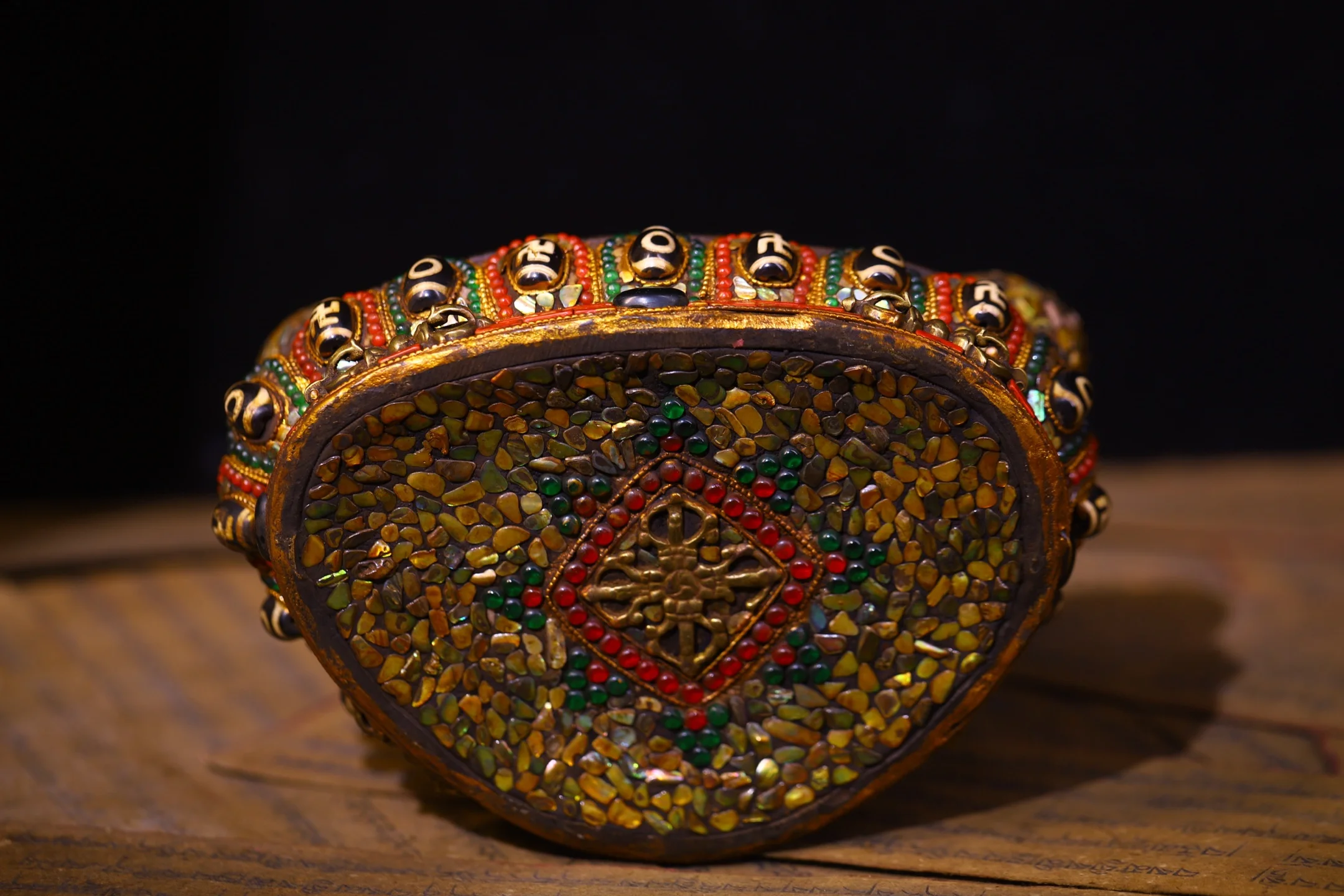 Old Bronze Copper Painted Mosaic Gem gZi Beads Turquoise Dipankara Buddha Sitting Buddha Lotus Throne Worship Hall
Old Bronze Copper Painted Mosaic Gem gZi Beads Turquoise Dipankara Buddha Sitting Buddha Lotus Throne Worship Hall