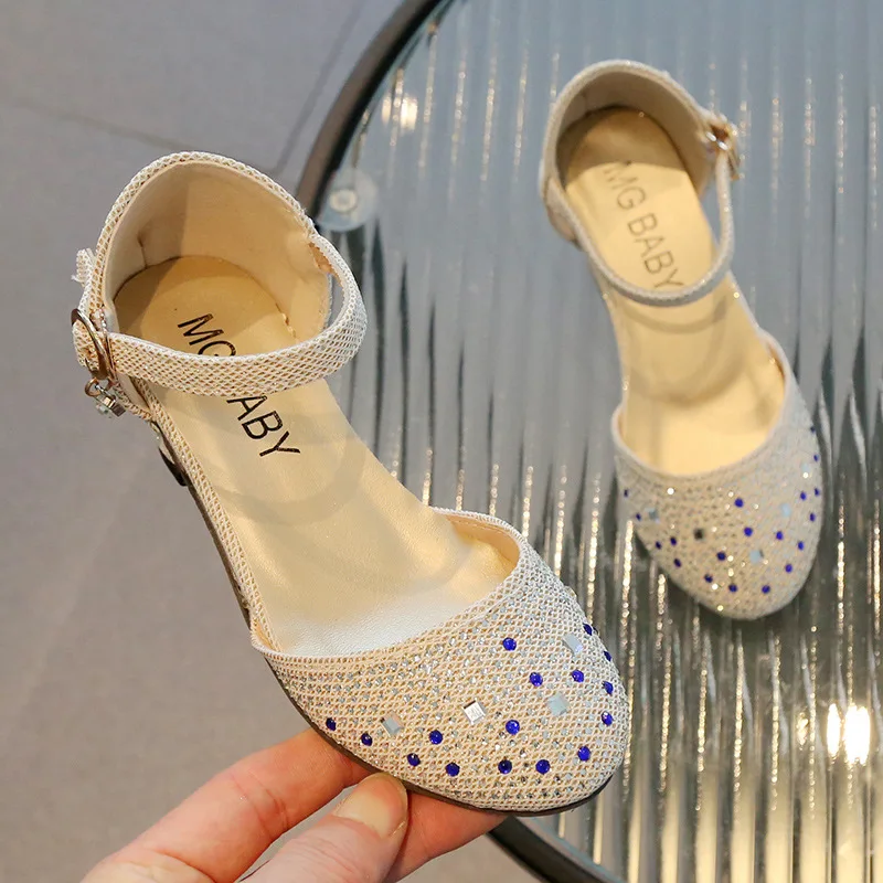 Girls Sandals Children Shoes 2025 Summer Kids Glitter Shoes High Heels Sequined Pendants Princess Sandals Tide H660
Girls Sandals Children Shoes 2025 Summer Kids Glitter Shoes High Heels Sequined Pendants Princess Sandals Tide H660