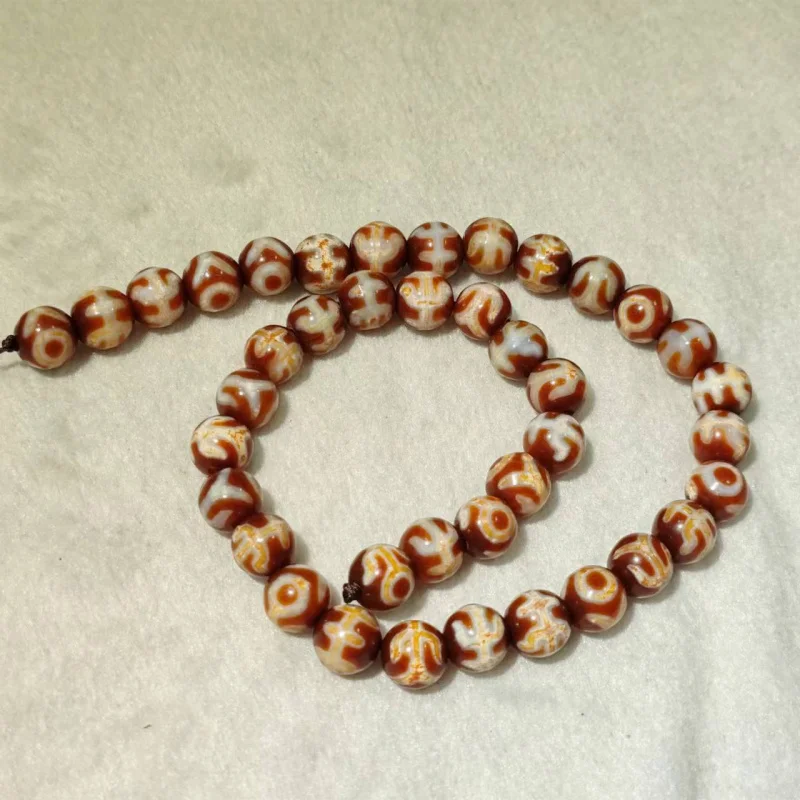 Old Red Calcified 3-Eye Agate Dzi Necklace Pendant Bracelet Round Bead Accessories Ethnic Fashion Versatile
Old Red Calcified 3-Eye Agate Dzi Necklace Pendant Bracelet Round Bead Accessories Ethnic Fashion Versatile