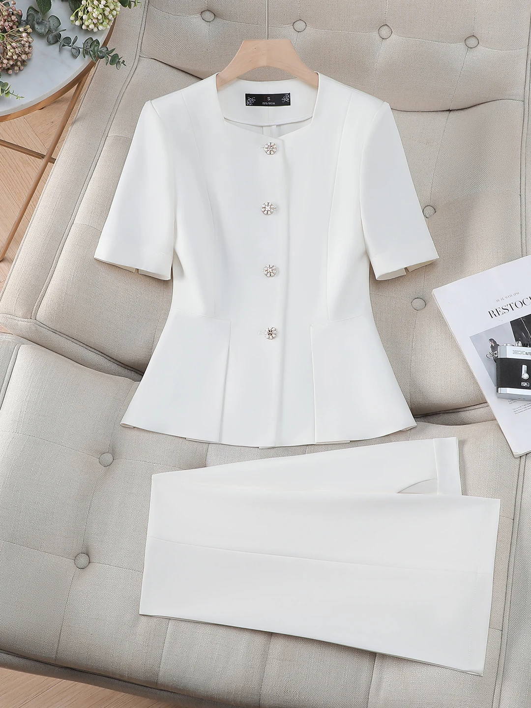 Elegant Business Women's Suit Set Summer New Commute Professional Slimming Waistcoat Design Polyester Fiber Short Sleeve
Elegant Business Women's Suit Set Summer New Commute Professional Slimming Waistcoat Design Polyester Fiber Short Sleeve