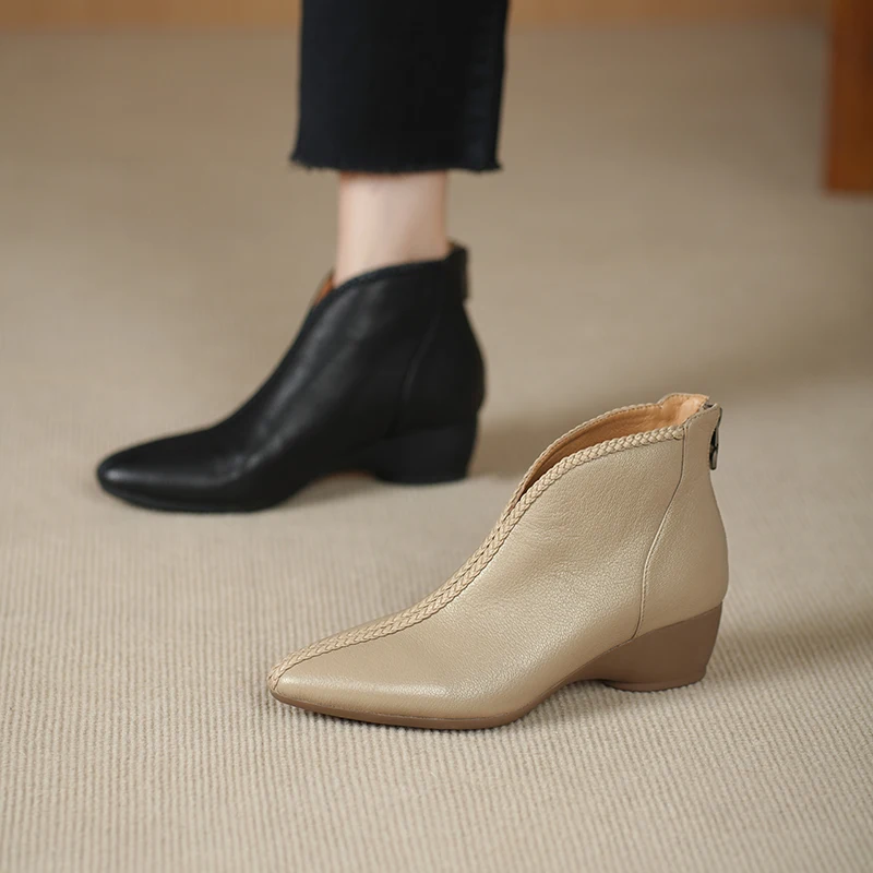 2026 new autumn winter natural leather women ankle boots 22-25cm soft sheepskin pointed toeback zip thick heel short boots
2026 new autumn winter natural leather women ankle boots 22-25cm soft sheepskin pointed toeback zip thick heel short boots