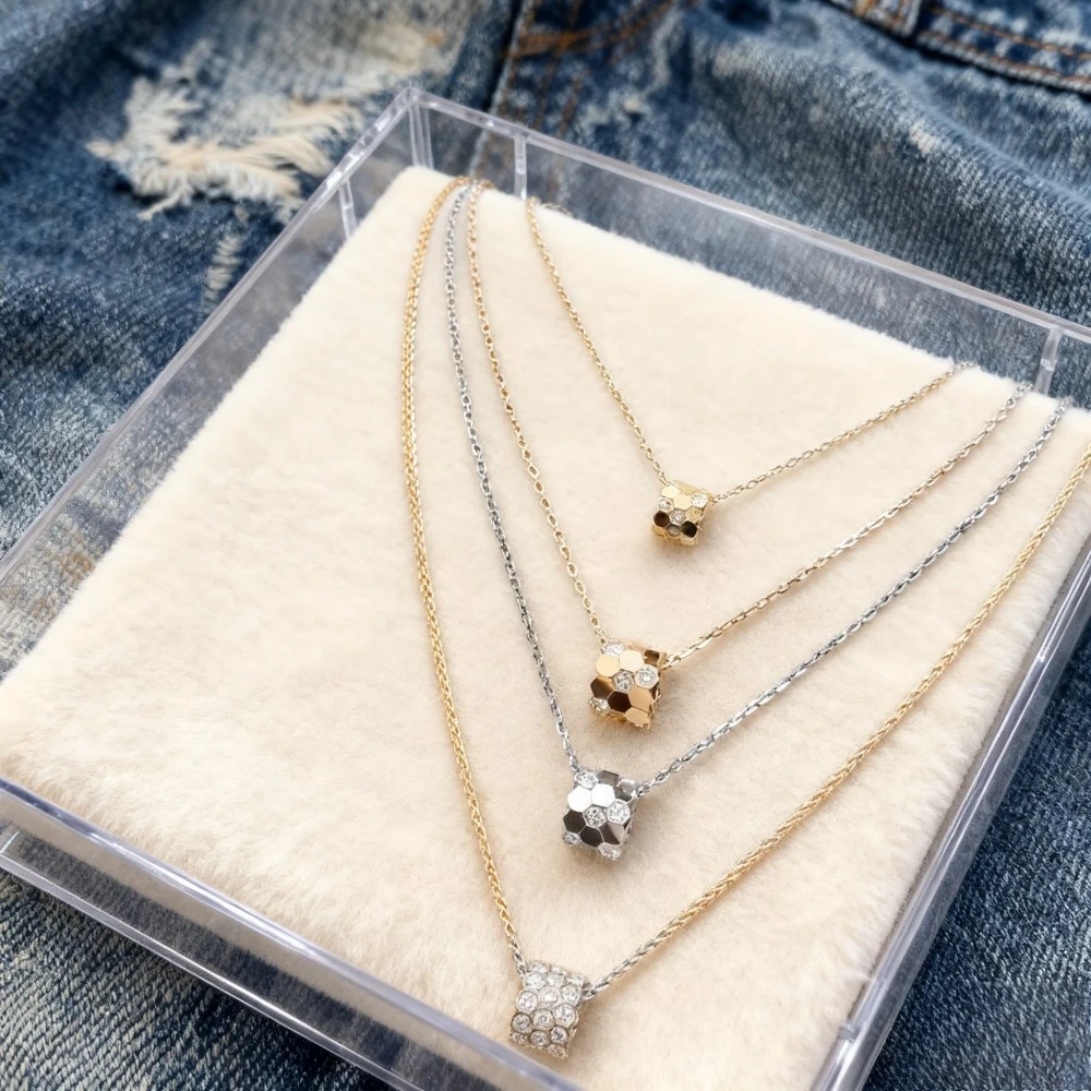 2025 trendy accessories Cute Animal Honeycomb Circle Pendant for Women Luxury Exquisite Birthday Party Gift
2025 trendy accessories Cute Animal Honeycomb Circle Pendant for Women Luxury Exquisite Birthday Party Gift