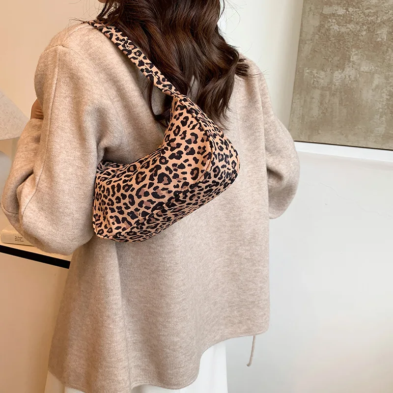 Animal Pattern Print Shopper Bags for Woman Shoulder Underarm Bag Vintage Ladies Small Purse Nylon Handbags Fashion Square Bags
Animal Pattern Print Shopper Bags for Woman Shoulder Underarm Bag Vintage Ladies Small Purse Nylon Handbags Fashion Square Bags