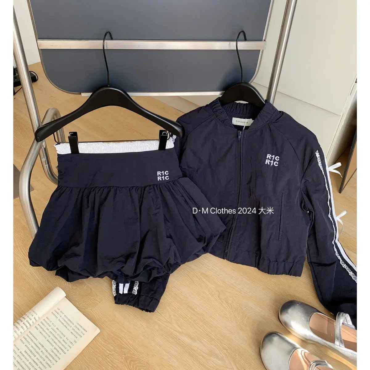 New High-end Designed Lace Ballet Sports Style Short Tibetan Treaty Tennis Jacket + Short Skirt 2 Piece Sets Womens Outfits
New High-end Designed Lace Ballet Sports Style Short Tibetan Treaty Tennis Jacket + Short Skirt 2 Piece Sets Womens Outfits
