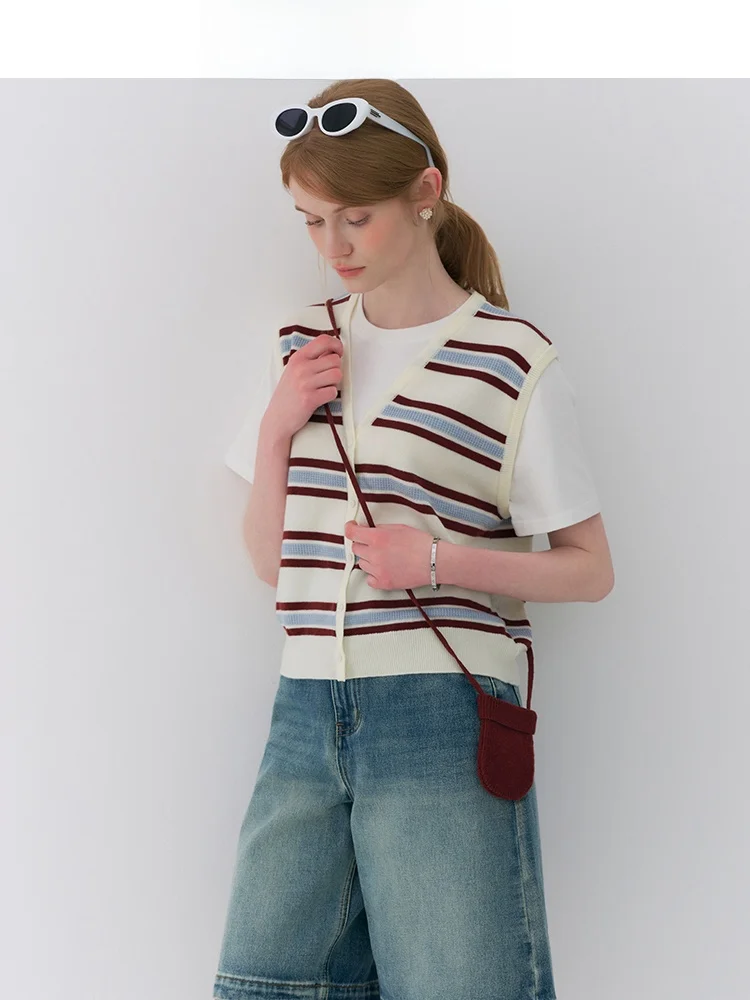 Casual Striped Color Block Knitted Top Women's Summer Fashion Design Versatile Short Sleeve round Neck Pullover Fake Two-Piece
Casual Striped Color Block Knitted Top Women's Summer Fashion Design Versatile Short Sleeve round Neck Pullover Fake Two-Piece