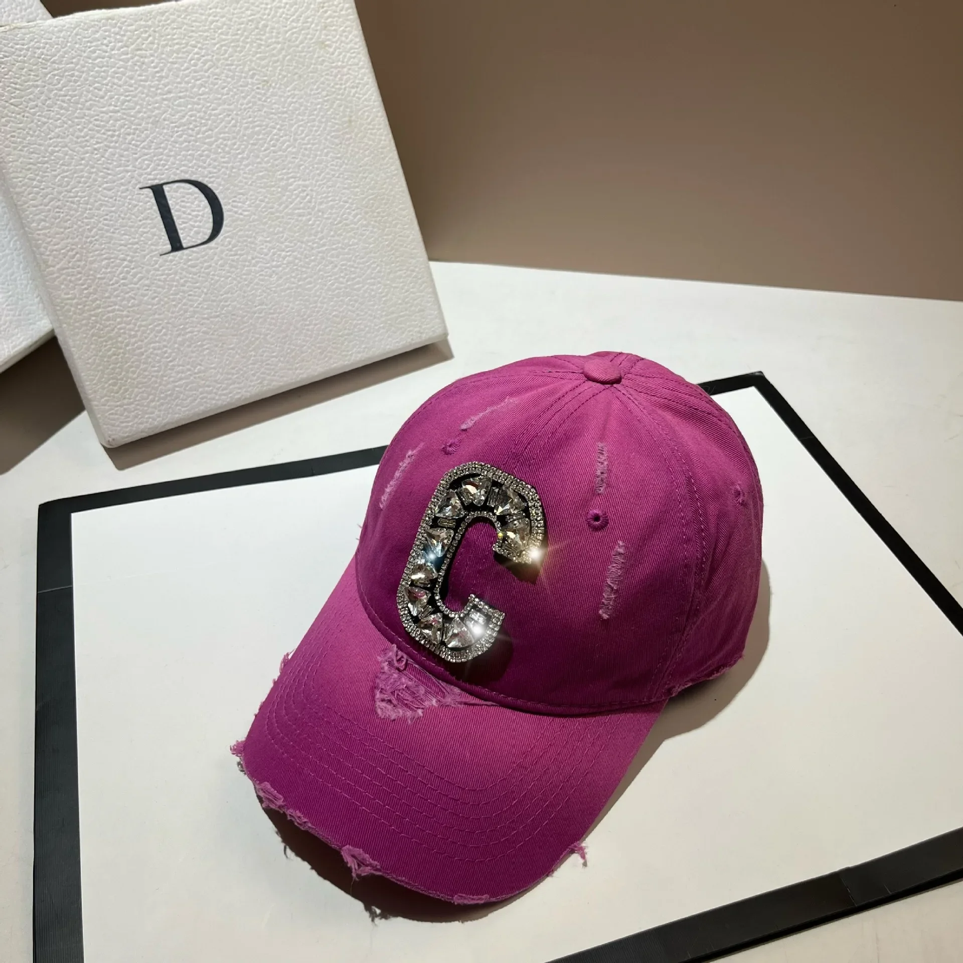 Luxury Rhinestone Letter C Baseball Cap for Men Women Hole Cotton Washed Streetwear Hip Hop Cap Cotton Snapback Hats Gorras
Luxury Rhinestone Letter C Baseball Cap for Men Women Hole Cotton Washed Streetwear Hip Hop Cap Cotton Snapback Hats Gorras