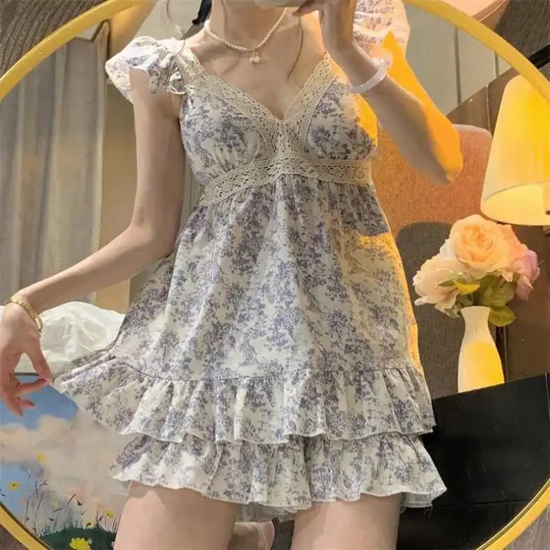 Пижамный комплект, корейские летние новые шорты с v-образным вырезом на подтяжках и цветочным принтом, домашняя одежда, молодежная ночная рубашка, сексуальная одежда для сна, брюки для девочек, женские
Пижамный комплект, корейские летние новые шорты с v-образным вырезом на подтяжках и цветочным принтом, домашняя одежда, молодежная ночная рубашка, сексуальная одежда для сна, брюки для девочек, женские