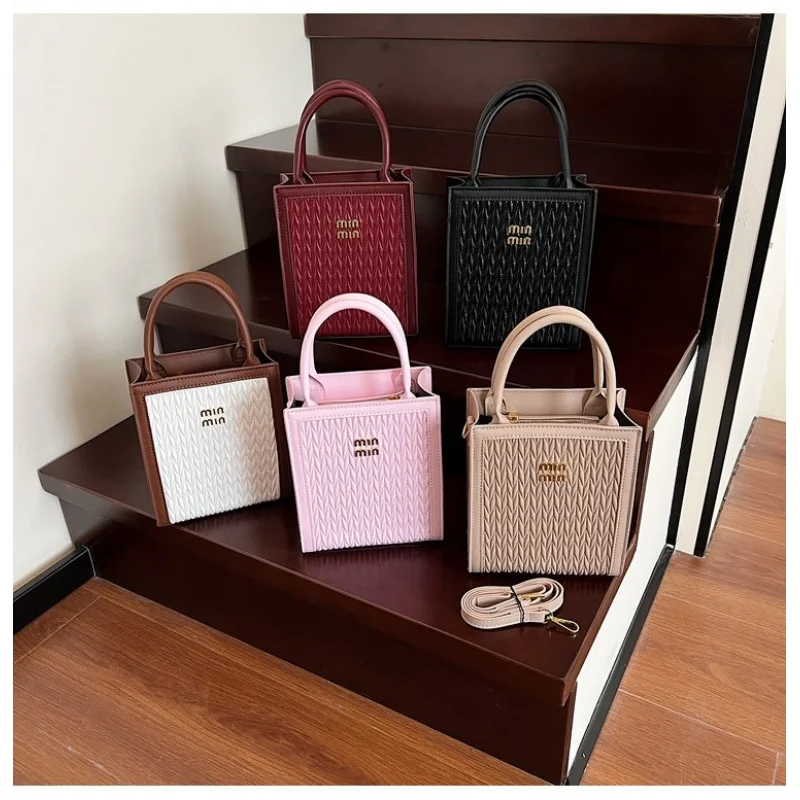 Famous Designer Popular Classic Women's Messenger Bag Leather, Crossbody Shoulder Handbag Elegant And Lightweight For Travel
Famous Designer Popular Classic Women's Messenger Bag Leather, Crossbody Shoulder Handbag Elegant And Lightweight For Travel