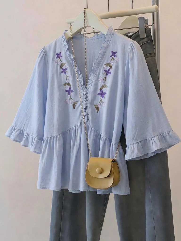 Light Blue Floral Embroidery Bell Sleeve Doll Shirt Women's Summer New plus Size Casual Top Korean Style Loose Fit Commute Wind
Light Blue Floral Embroidery Bell Sleeve Doll Shirt Women's Summer New plus Size Casual Top Korean Style Loose Fit Commute Wind
