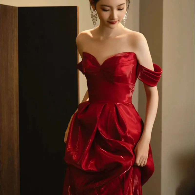 Toasting wine red banquet chest-top little man appreciation return gown dress
Toasting wine red banquet chest-top little man appreciation return gown dress