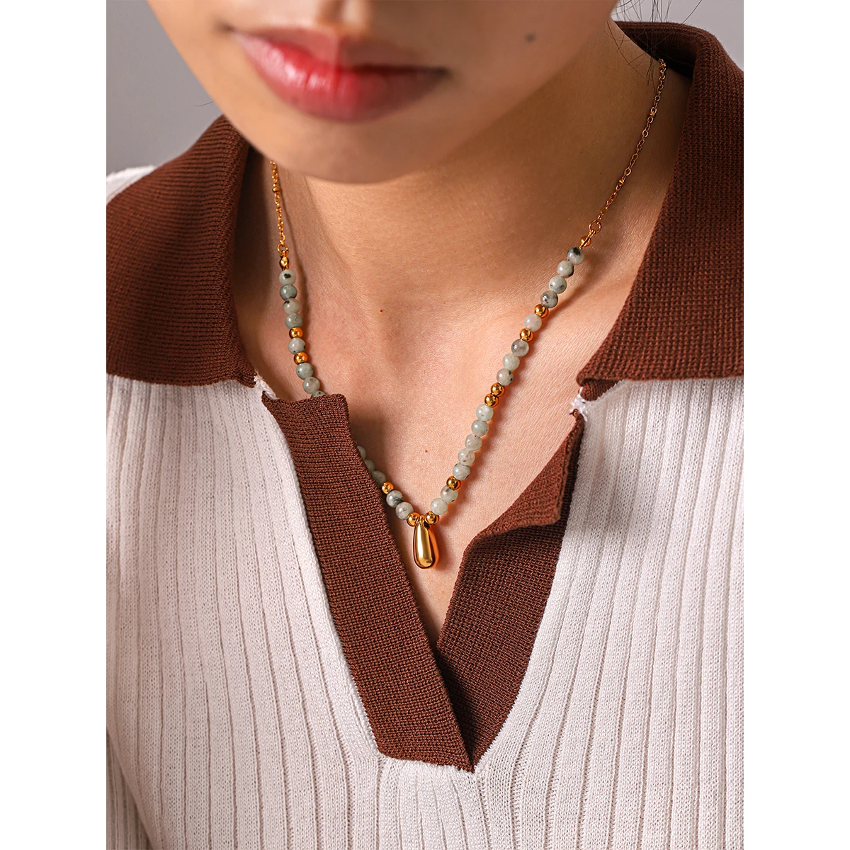 Retro Colored Natural Stone Beads Chain Necklace Gold Color Pendant Necklace For Women Wedding Party Holiday Jewelry Gifts
Retro Colored Natural Stone Beads Chain Necklace Gold Color Pendant Necklace For Women Wedding Party Holiday Jewelry Gifts