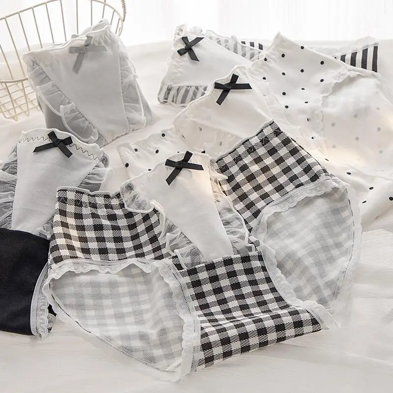 Сексуальное женское нижнее белье: модные трусики-брифы из шелка для женщин, серия «Черно-белые», с антибактериальным кружевом и длинным вставкой-вкладышем.
Сексуальное женское нижнее белье: модные трусики-брифы из шелка для женщин, серия «Черно-белые», с антибактериальным кружевом и длинным вставкой-вкладышем.