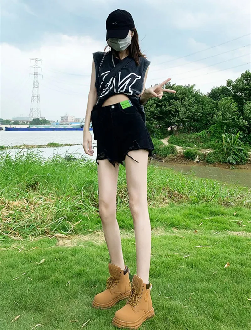 High Waist Black Hole Denim Shorts Women's Summer Thin Model Slimming Hot Pants A-Line Hem Wide Leg Jeans Vintage Style
High Waist Black Hole Denim Shorts Women's Summer Thin Model Slimming Hot Pants A-Line Hem Wide Leg Jeans Vintage Style