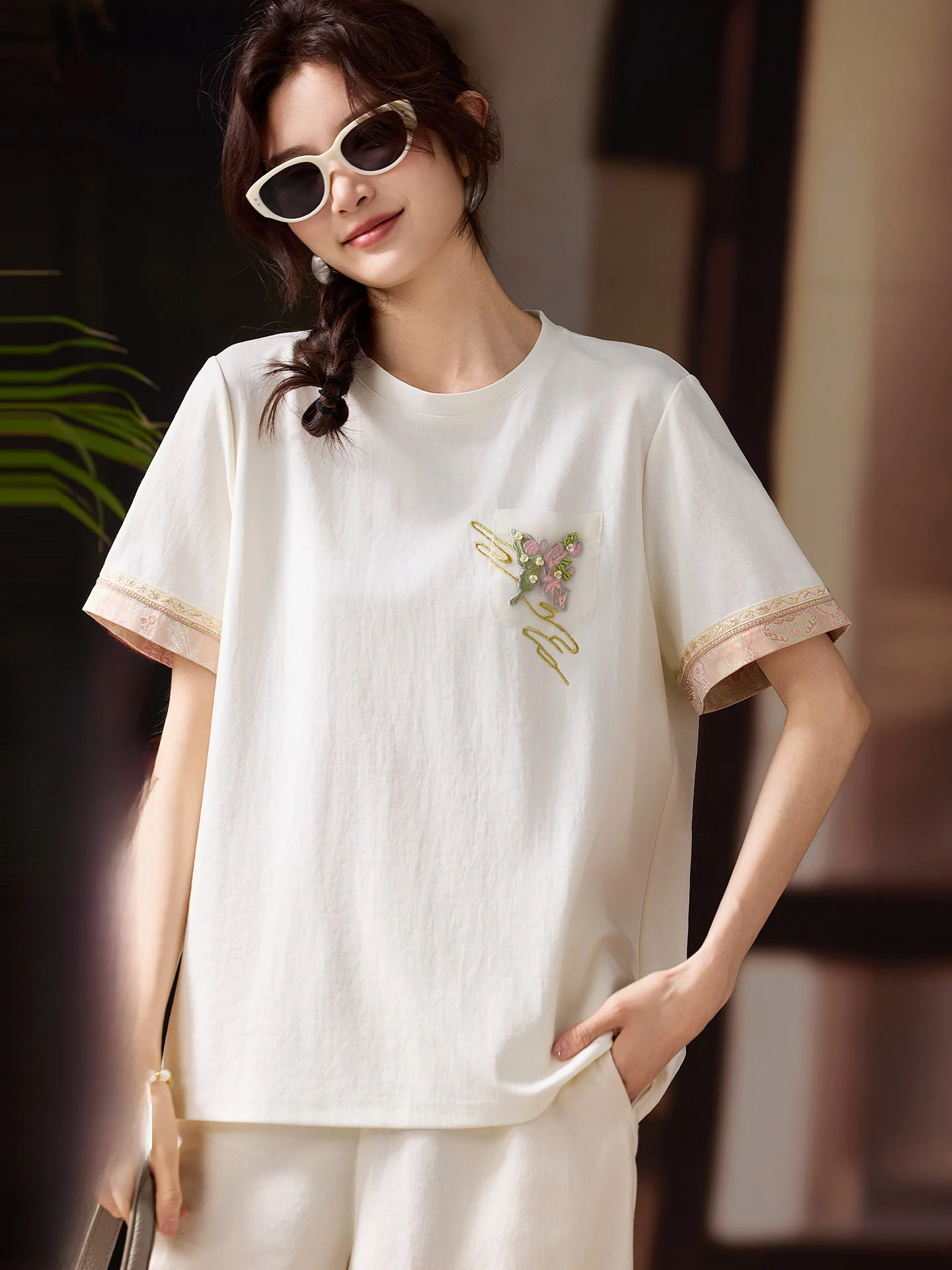 Elegant round Neck Embroidered Floral T-Shirt Women's Summer 2026 New Style Loose Fit Short Sleeve Cotton Polyester Blend
Elegant round Neck Embroidered Floral T-Shirt Women's Summer 2026 New Style Loose Fit Short Sleeve Cotton Polyester Blend