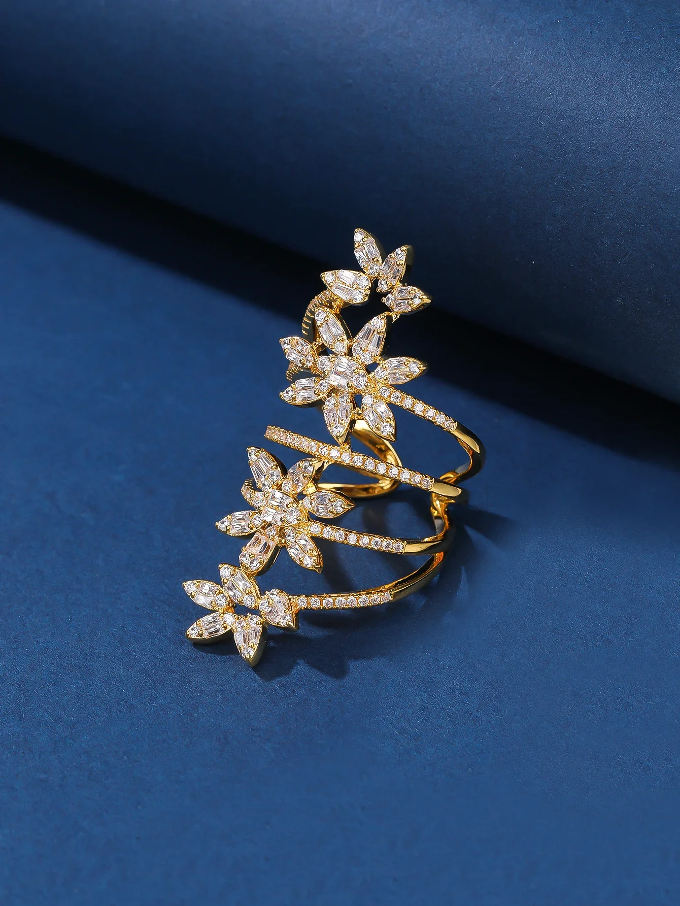 Romantic and shiny stylish round pearl statement ring finger ring for women wedding jewelry gift
Romantic and shiny stylish round pearl statement ring finger ring for women wedding jewelry gift