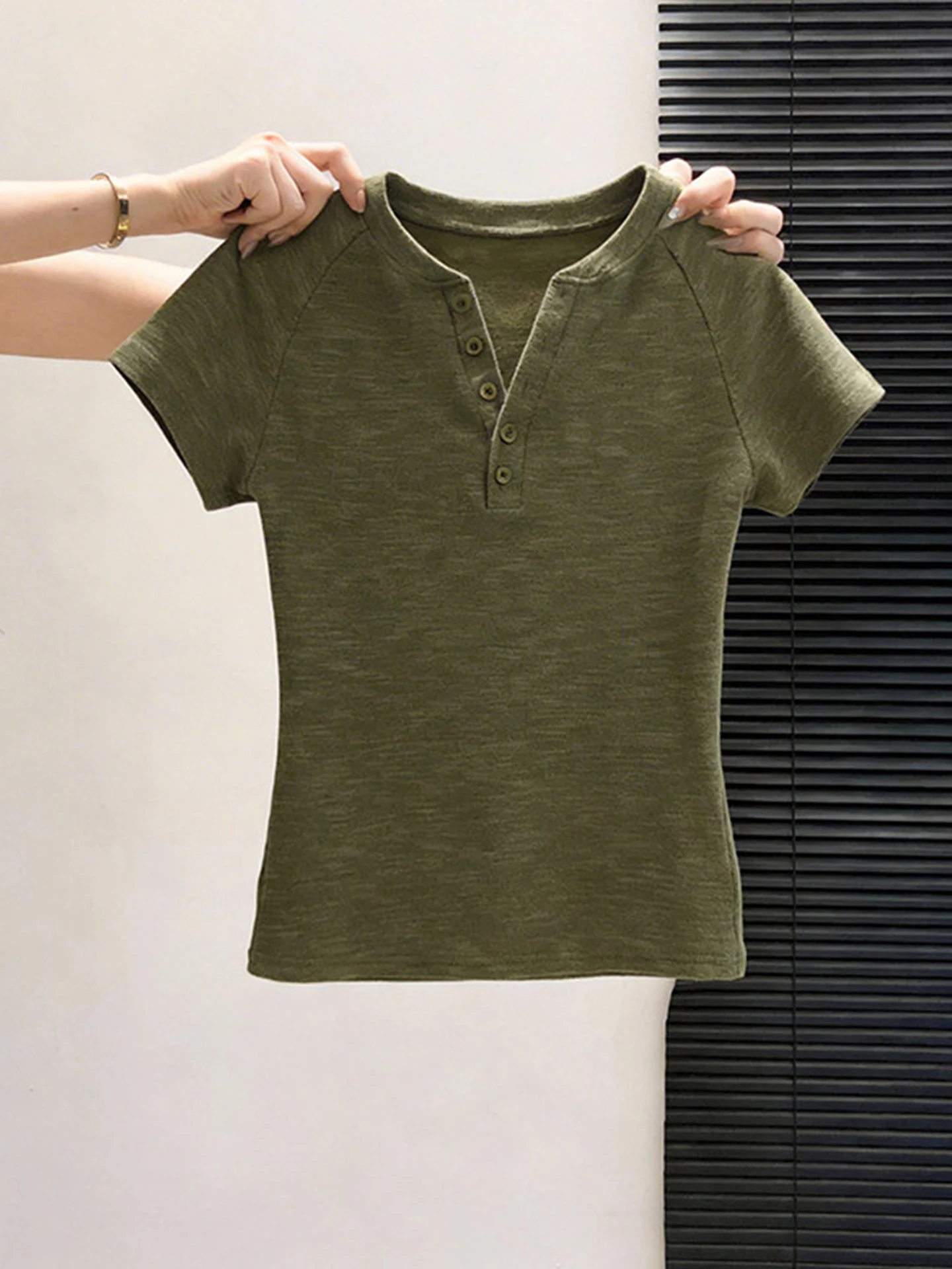 Minimalist Style Summer Short Sleeve T-Shirt Women's Overhead Versatile Retro Fashionable Unique Korean Version Straight Cut
Minimalist Style Summer Short Sleeve T-Shirt Women's Overhead Versatile Retro Fashionable Unique Korean Version Straight Cut