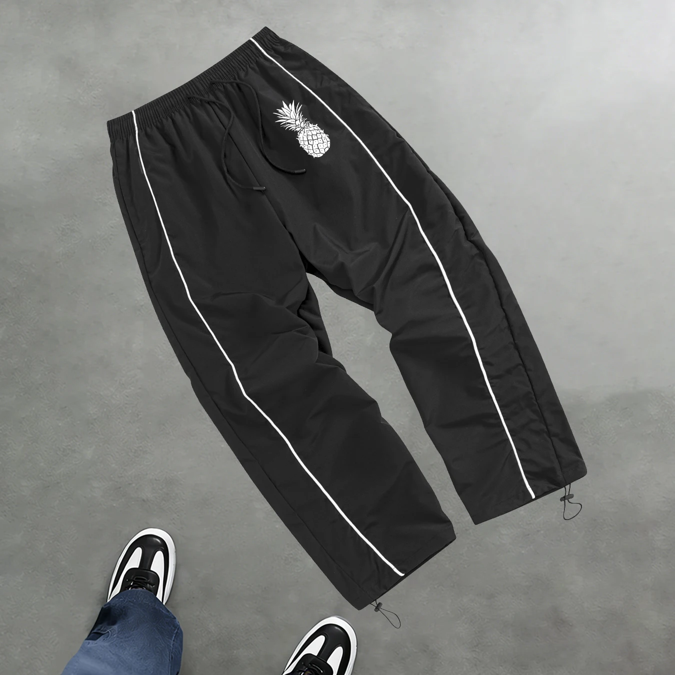Men's Pineapple Print Quick Dry Sports Pants Loose Fit Drawstring Jogger Pants Summer Fitness Running Casual Training Pants
Men's Pineapple Print Quick Dry Sports Pants Loose Fit Drawstring Jogger Pants Summer Fitness Running Casual Training Pants