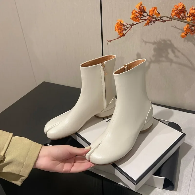 Special-shaped Toe 3cm Round Heel Ankle Boots Fashion Side Zipper Retro Pinch Toe Beige/black Matte Leather Women's Shoes 33-42 
Special-shaped Toe 3cm Round Heel Ankle Boots Fashion Side Zipper Retro Pinch Toe Beige/black Matte Leather Women's Shoes 33-42