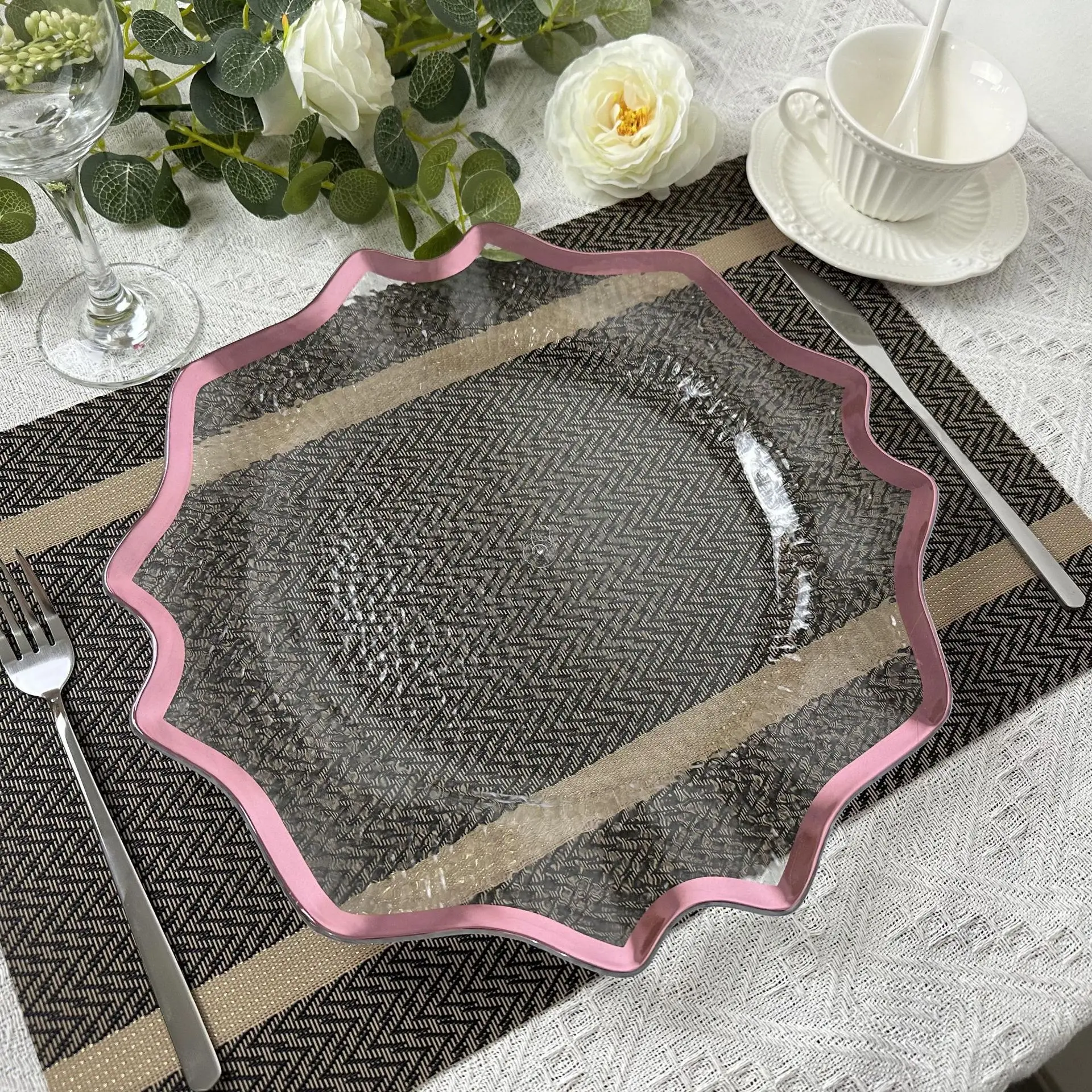 Wedding party Christmas decoration plate transparent plastic plate hot stamping bead plate
Wedding party Christmas decoration plate transparent plastic plate hot stamping bead plate