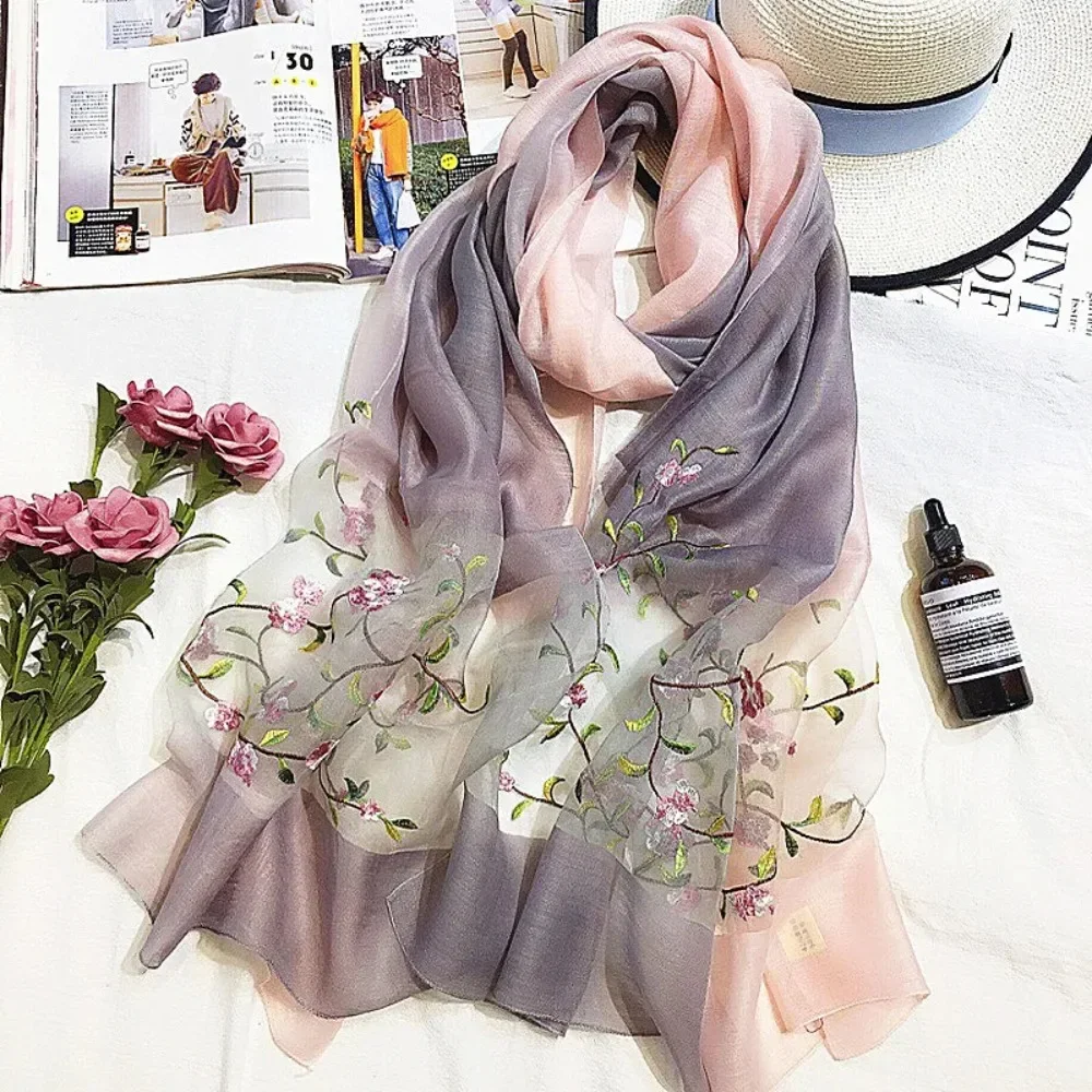 Hot New High-grade Silk Wool Embroidery Silk Breathable Gradual Change Color Mulberry Silk Embroidery Headscarf Silk Scarf
Hot New High-grade Silk Wool Embroidery Silk Breathable Gradual Change Color Mulberry Silk Embroidery Headscarf Silk Scarf