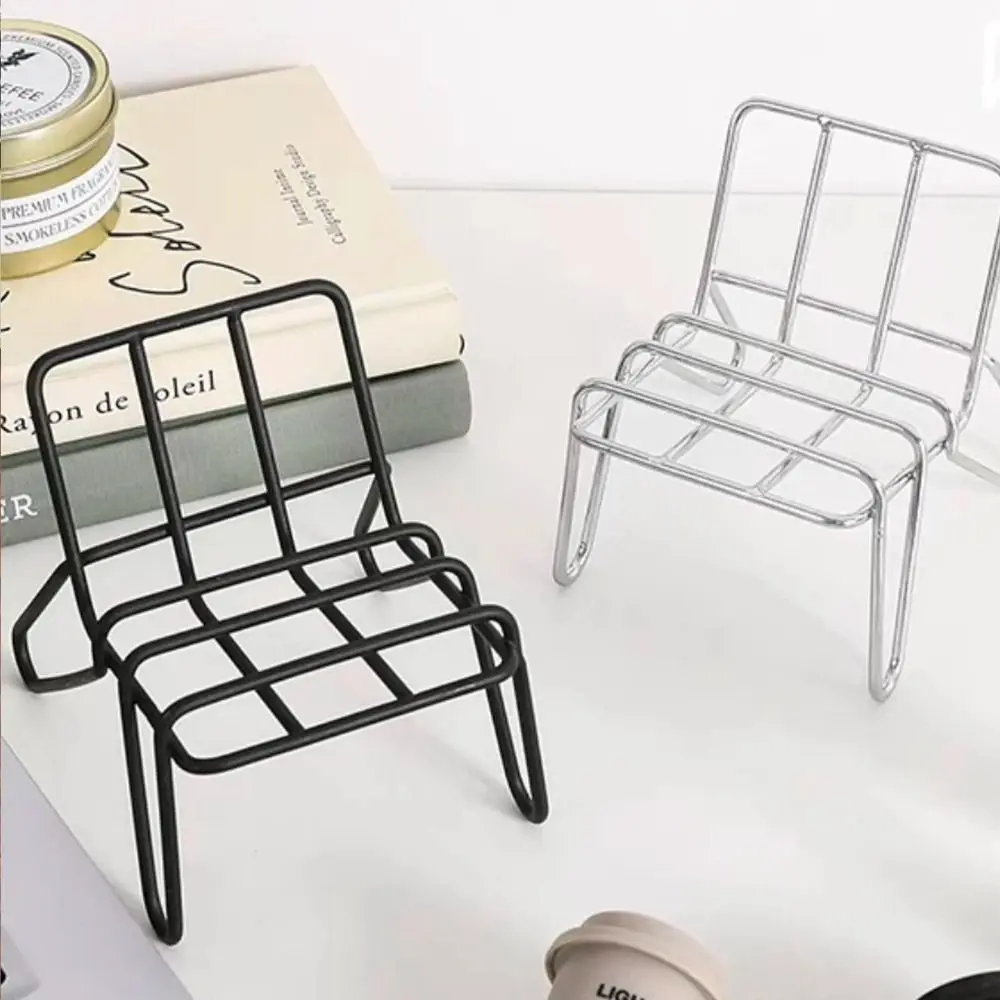 New Metal Phone Holder Funny Chair Shape Cell Phone Stand Holder Mini Chair Desktop Stand for Dollhouse Furniture Accessories
New Metal Phone Holder Funny Chair Shape Cell Phone Stand Holder Mini Chair Desktop Stand for Dollhouse Furniture Accessories