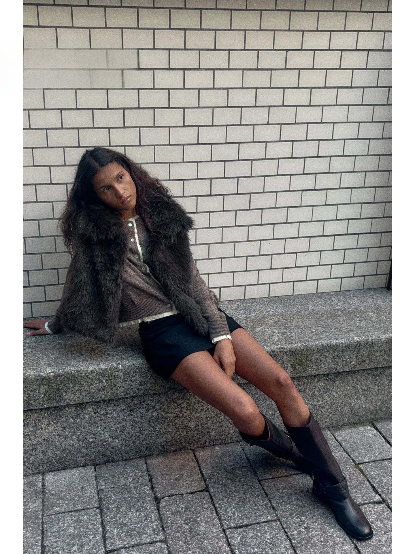 ZAPRHA High Collar Svel Artificial Fur Effect Vest Coat Women's Faionable Autumn 2025 Casual Sle ort Length
ZAPRHA High Collar Svel Artificial Fur Effect Vest Coat Women's Faionable Autumn 2025 Casual Sle ort Length