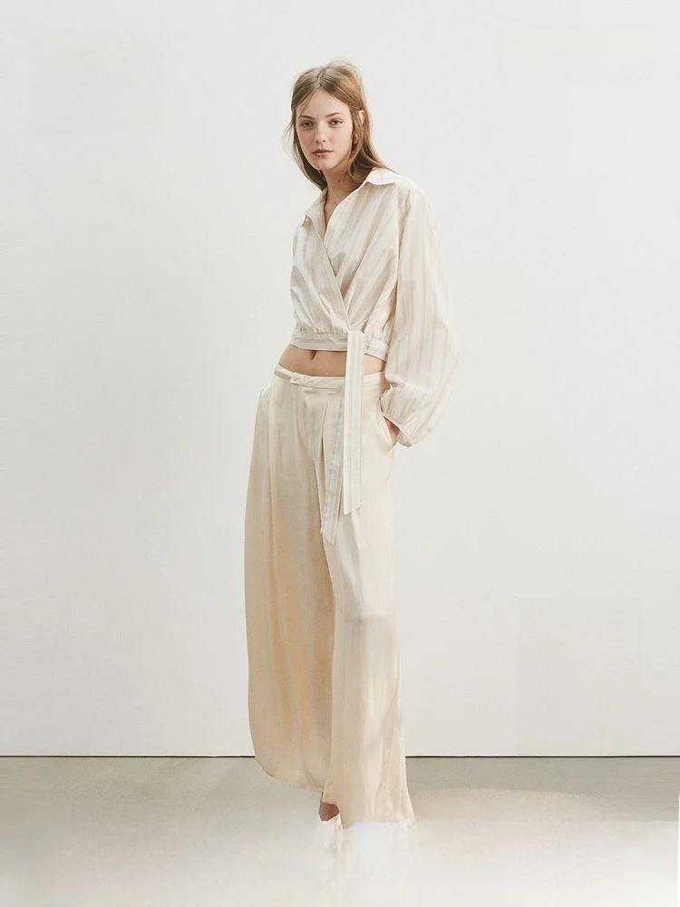 H&M Women's Cotton Shirt Wrap Style Fashionable Elegant Summer 2026 Button Detail V-Neck Long Sleeve Office Commute Shirt
H&M Women's Cotton Shirt Wrap Style Fashionable Elegant Summer 2026 Button Detail V-Neck Long Sleeve Office Commute Shirt