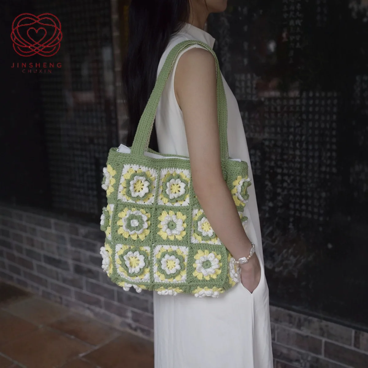 Creative flower splicing women's handbag handwoven bag crochet grandmother grid camellia shoulder bag
Creative flower splicing women's handbag handwoven bag crochet grandmother grid camellia shoulder bag
