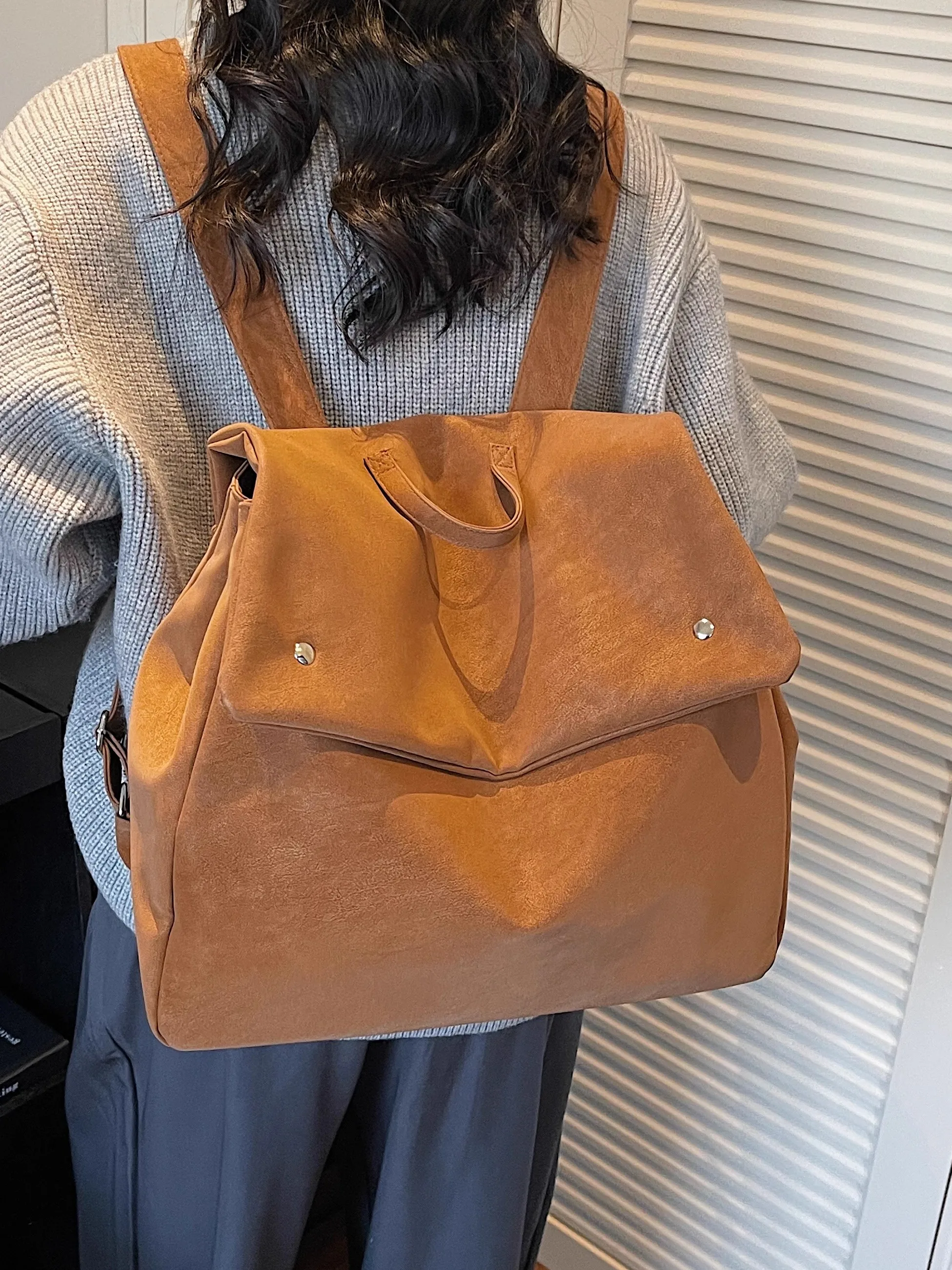 Большая вместительная повседневная женская сумка-тоут в стиле ретро, модная винтажная складная сумка для путешествий, поездок на работу, в американском стиле
Большая вместительная повседневная женская сумка-тоут в стиле ретро, модная винтажная складная сумка для путешествий, поездок на работу, в американском стиле