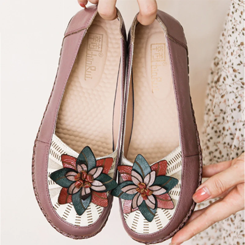 2023 Soft Genuine Leather Flat Shoes Slip On Women Flats with Flowers Ladies Shoes Women Designers Loafers
2023 Soft Genuine Leather Flat Shoes Slip On Women Flats with Flowers Ladies Shoes Women Designers Loafers