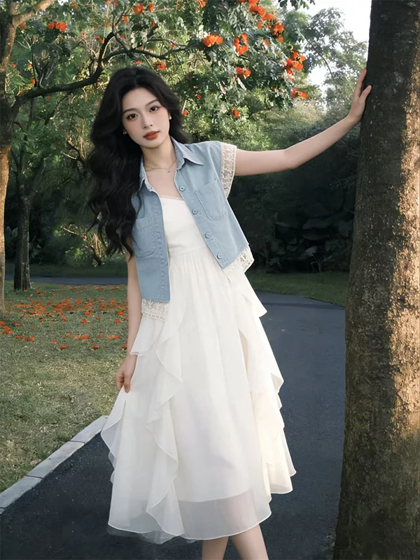 Sweet Cool Denim Lace Patchwork Top Women's Summer Gentle Style Slimming Strap Dress Two-Piece Set Fashionable Casual Outfit
Sweet Cool Denim Lace Patchwork Top Women's Summer Gentle Style Slimming Strap Dress Two-Piece Set Fashionable Casual Outfit