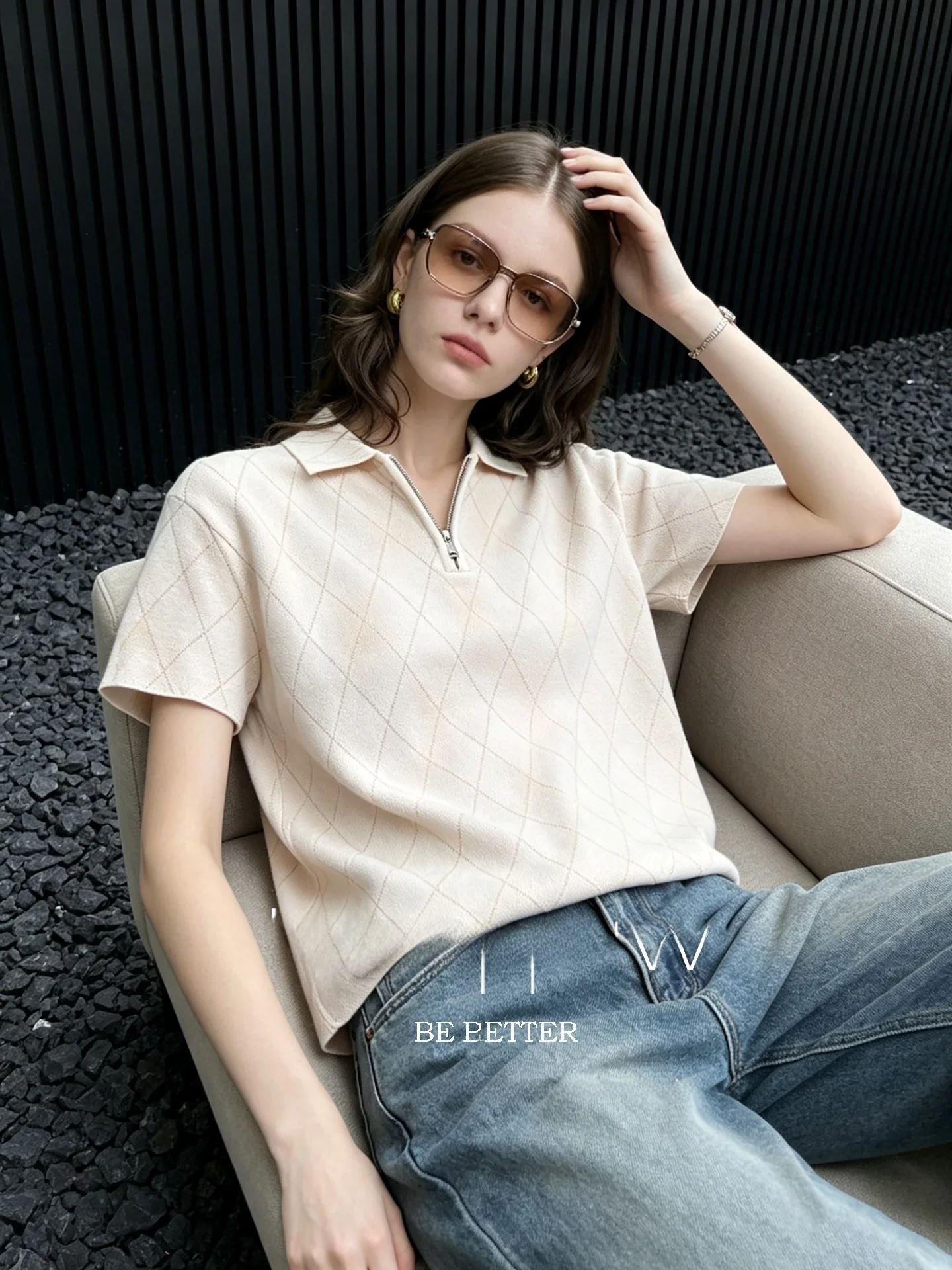 Huaappuw Summer 2026 Diamond Pattern Knitted Shirt Zipper Short Sleeve Turn-down Collar Versatile Top French Style Regular Fit
Huaappuw Summer 2026 Diamond Pattern Knitted Shirt Zipper Short Sleeve Turn-down Collar Versatile Top French Style Regular Fit