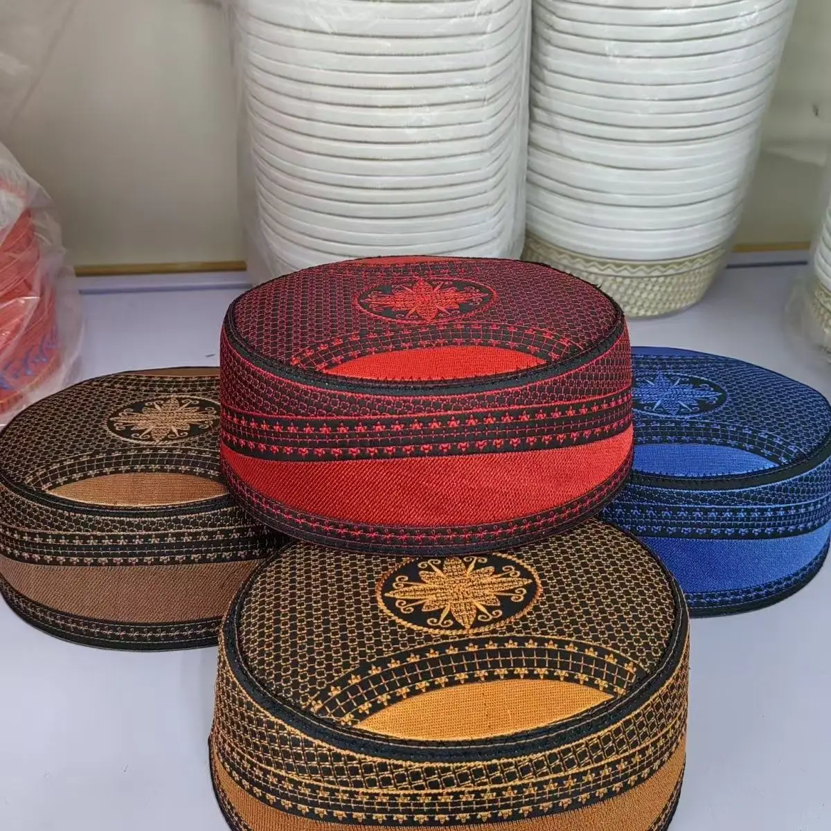 Muslim Hats for Men Embroidered Eid Prayer Caps Accessories Islamic Holiday Elegant Gifts Dubai Saudi Blue Bonnet Turban
Muslim Hats for Men Embroidered Eid Prayer Caps Accessories Islamic Holiday Elegant Gifts Dubai Saudi Blue Bonnet Turban